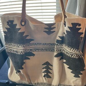 Trendy Aztec tote